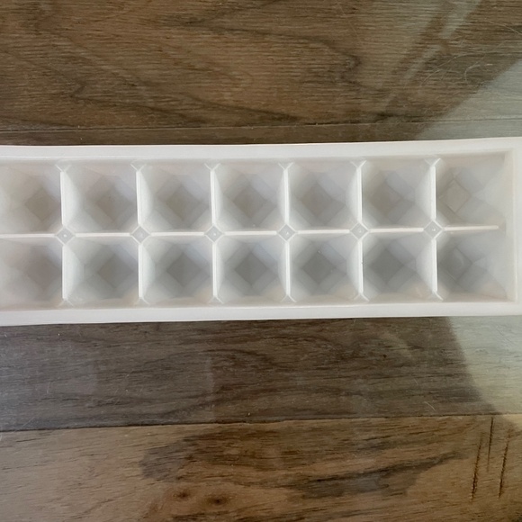 Like New 3-Piece Set Mini-Ice Cube Trays - Picture 4 of 12